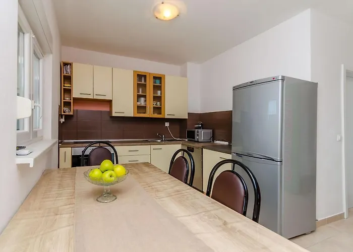 Apartment Lorena Okrug Gornji